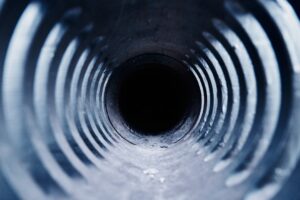 洗濯機の排水口が詰まって洗濯のたびに床が水浸しに…気づかず放置した末路【ヒカリモード】