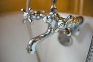 お風呂の追い焚き配管からお湯が漏れて浴室リフォームになった失敗談【ヒカリモード】