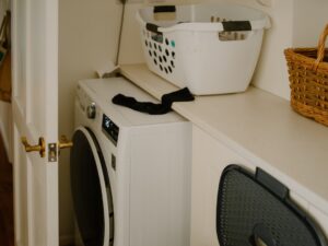 洗濯機の給水ホースが抜けて帰宅したら部屋が水浸し…保険と修理の全記録【ヒカリモード】